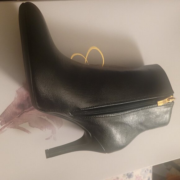 Shoes - Picture 3 of 4